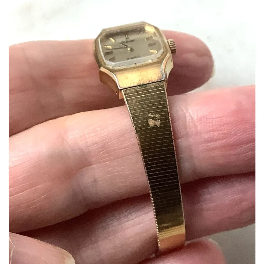 Pulsar V230-5730 Womens Analog Quartz Watch Gold Tone Bracelet V230-5730